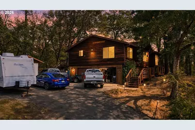 701 Crest Ln, Canyonville, OR 97417 - Photo 1