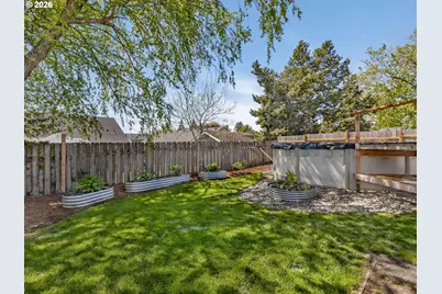 869 E 9th Ct, Lafayette, OR 97127 - Photo 31