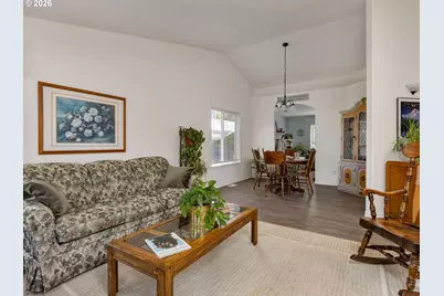 869 E 9th Ct, Lafayette, OR 97127 - Photo 7
