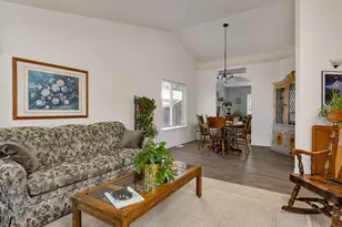 869 E 9th Ct, Lafayette, OR 97127 - Photo 7