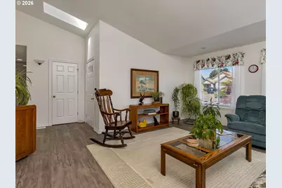 869 E 9th Ct, Lafayette, OR 97127 - Photo 5