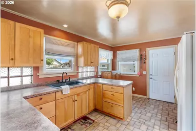 110 E Broadway St, Goldendale, WA 98620 - Photo 5