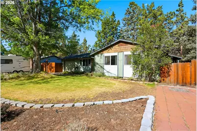 823 SE Polaris Ct, Bend, OR 97702 - Photo 3
