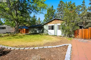 823 SE Polaris Ct, Bend, OR 97702 - Photo 3
