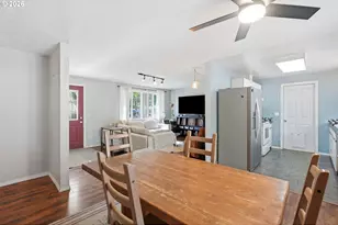823 SE Polaris Ct, Bend, OR 97702 - Photo 11
