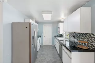 823 SE Polaris Ct, Bend, OR 97702 - Photo 13