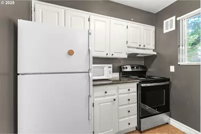 839 SW Broadway Dr #74, Portland, OR 97201 - Photo 13