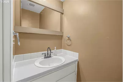 839 SW Broadway Dr #74, Portland, OR 97201 - Photo 7