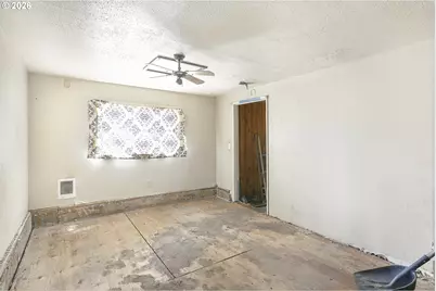 915 NE 4th St, Gresham, OR 97030 - Photo 7