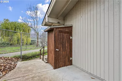 2132 W 14th Ct, Eugene, OR 97402 - Photo 35