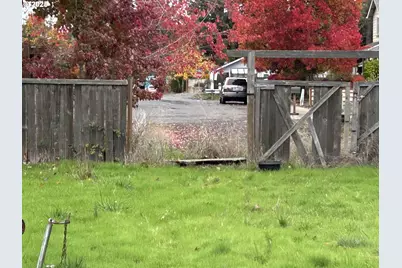 804 W N St, Springfield, OR 97477 - Photo 3