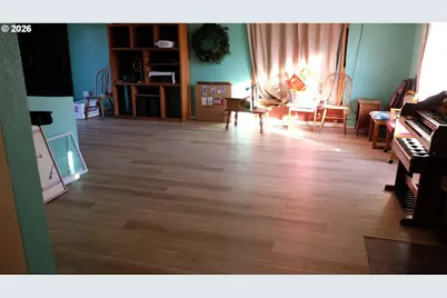804 W N St, Springfield, OR 97477 - Photo 7
