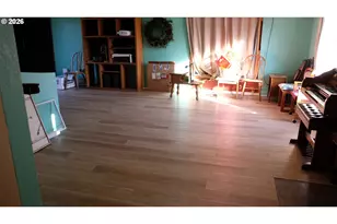 804 W N St, Springfield, OR 97477 - Photo 7