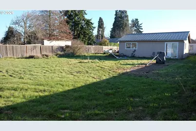 804 W N St, Springfield, OR 97477 - Photo 13