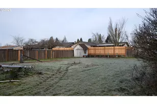 804 W N St, Springfield, OR 97477 - Photo 5