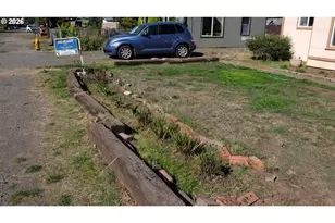 804 W N St, Springfield, OR 97477 - Photo 11