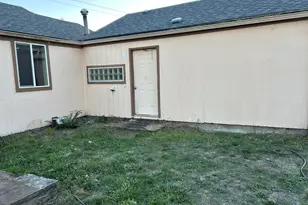 804 W N St, Springfield, OR 97477 - Photo 5