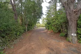 1600 Rhododendron Dr, Florence, OR 97439 - Photo 9