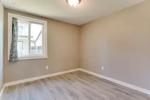 310 19th St, Springfield, OR 97477 - Photo 17