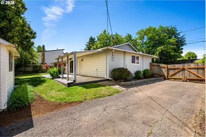 1810 NE 155th Ave, Portland, OR 97230 - Photo 9
