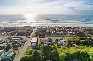 316 N Hwy 101, Rockaway Beach, OR 97136 - Photo 25