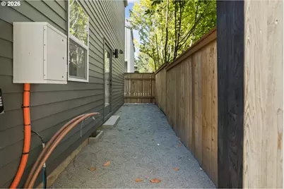 3823 SW Pomona St, Portland, OR 97219 - Photo 15