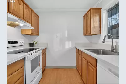 312 SE 133rd Ave, Portland, OR 97233 - Photo 11