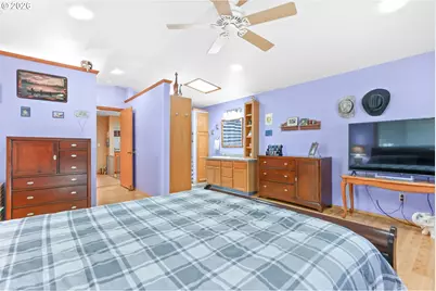 2247 Oregon Ct, Woodburn, OR 97071 - Photo 9