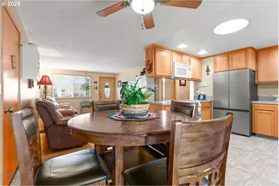 2247 Oregon Ct, Woodburn, OR 97071 - Photo 17