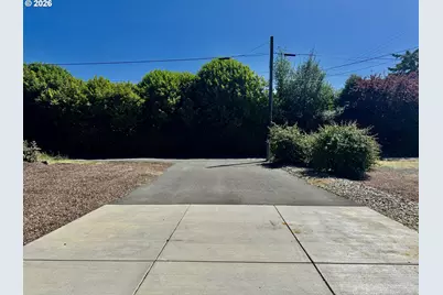 320 Oak St, Florence, OR 97439 - Photo 33