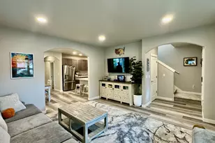 320 Oak St, Florence, OR 97439 - Photo 3