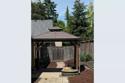 709 S Park St, Carlton, OR 97111 - Photo 11