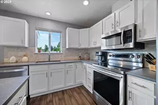 195 Bay Point Dr, Castle Rock, WA 98611 - Photo 13