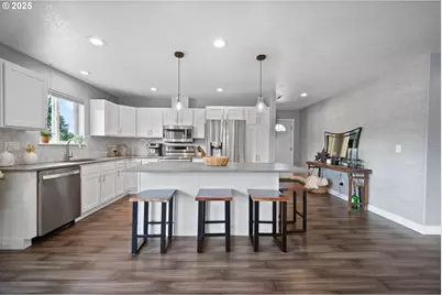195 Bay Point Dr, Castle Rock, WA 98611 - Photo 11