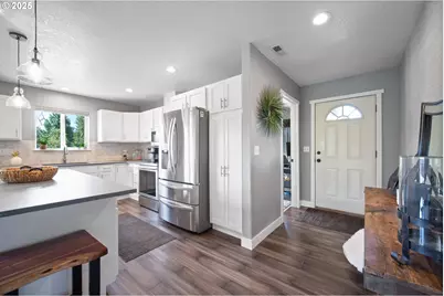 195 Bay Point Dr, Castle Rock, WA 98611 - Photo 3