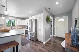 195 Bay Point Dr, Castle Rock, WA 98611 - Photo 3