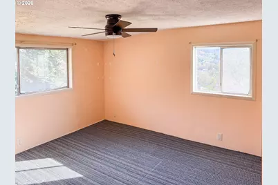 833 NE Jackson St, Roseburg, OR 97470 - Photo 11