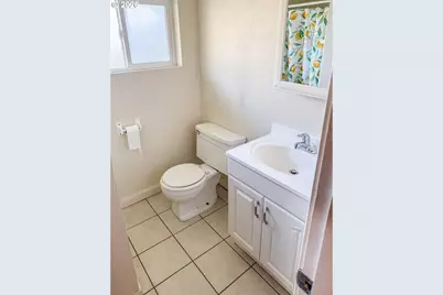 833 NE Jackson St, Roseburg, OR 97470 - Photo 15