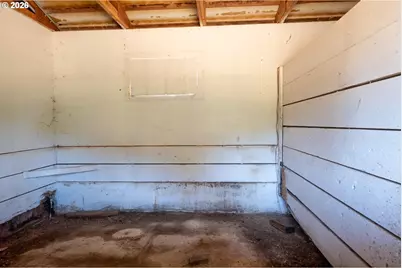 1329 Larson Rd, Roseburg, OR 97471 - Photo 9