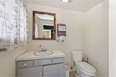 653 S River Rd, Cottage Grove, OR 97424 - Photo 33