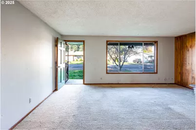 208 NW 24th St, McMinnville, OR 97128 - Photo 35