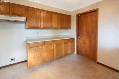 208 NW 24th St, McMinnville, OR 97128 - Photo 9