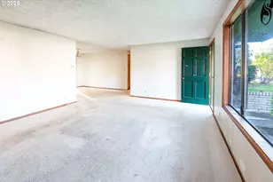 208 NW 24th St, McMinnville, OR 97128 - Photo 3