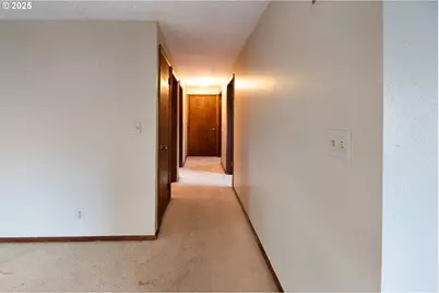 208 NW 24th St, McMinnville, OR 97128 - Photo 21