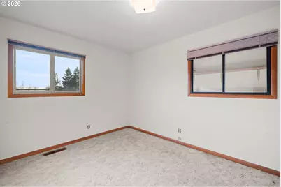 6884 S Hansen Ln, Aurora, OR 97002 - Photo 19