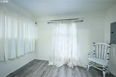 102 SE 1st St, McMinnville, OR 97128 - Photo 7