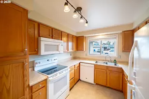 4555 Swallow Ct NE, Salem, OR 97301 - Photo 9