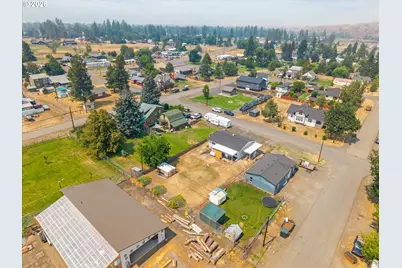 402 3rd St, Wallowa, OR 97885 - Photo 33
