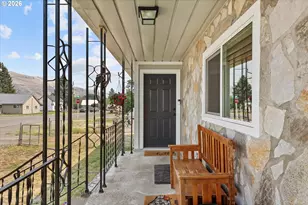 402 3rd St, Wallowa, OR 97885 - Photo 5