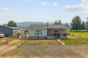 402 3rd St, Wallowa, OR 97885 - Photo 3